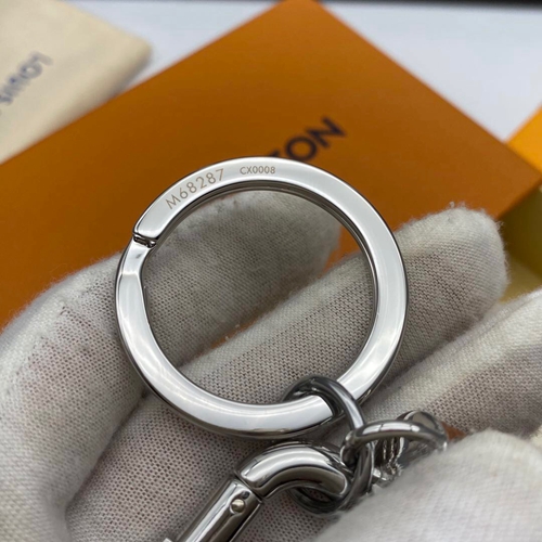 ブランドキーホルダー着用イメージ